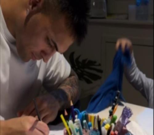 傷情并無大礙妻子曬勞塔羅與孩子畫畫的視頻，他今天將接受檢查