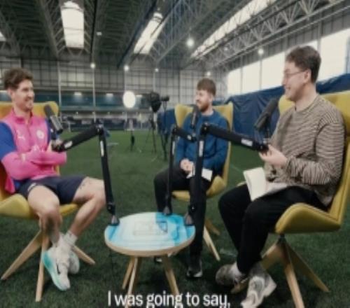 斯通斯：格伊非常成熟穩(wěn)重，我非常喜歡他對(duì)待比賽的態(tài)度和方式