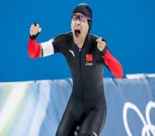 擊敗強敵！寧忠?guī)r戰(zhàn)勝的斯托爾茲本屆3項個人項目拿了2塊金牌