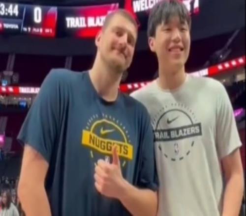 害羞了！楊瀚森賽前和偶像約基奇聊天：我不是真想親你