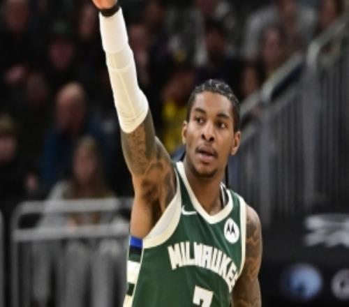 波特15投10中得到25分2板7助末節(jié)獨得13分把比賽打成垃圾時間