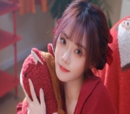 LPL女主持小鈺曬照：迎財神咯財神爺爺請多來?。?！