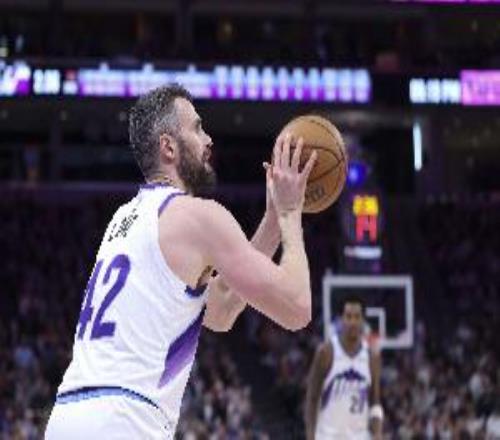 寶刀不老！樂福第二節(jié)出戰(zhàn)5分鐘三分2中2拿下6分1板3助