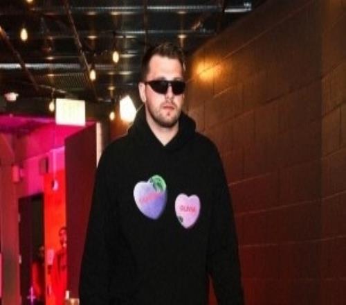 洛城德比！湖人官推曬賽前入場照：回歸并準備好打球了