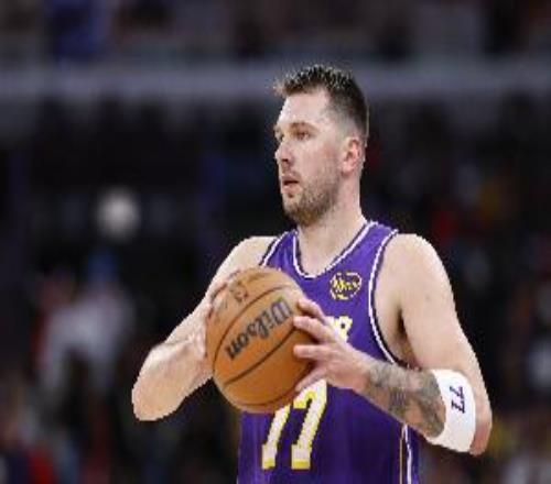 差2次第1！東契奇第3次投進(jìn)8+三分并列隊(duì)史第3&僅次科比和詹姆斯