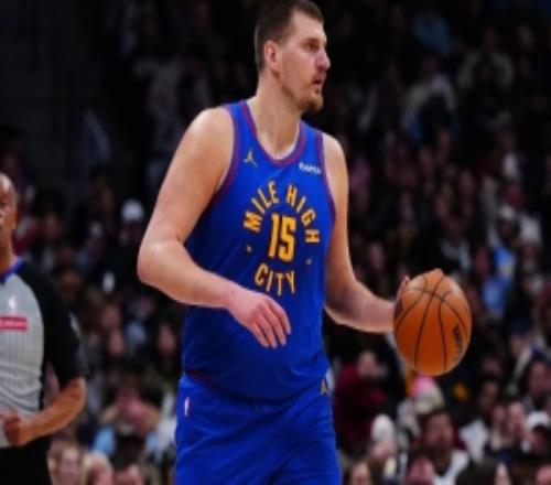 哥你輕點揍！約基奇半場13中8輕松得到24分5板4助3斷三分4中3