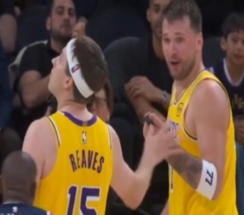 Skip：快船這邊倫納德&馬瑟林&加蘭都不在東契奇當(dāng)然能噴下鄧恩