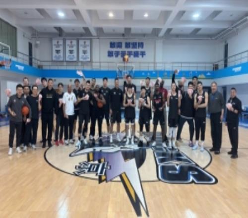 滿屏百元大鈔！孫亞輝曬北京男籃開工合影翟曉川給球隊發(fā)紅包