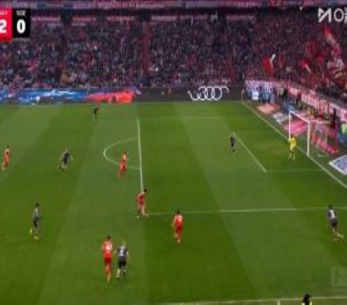 奧利塞前場斷球，選擇自己打門稍稍偏出