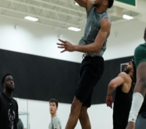 希臘怪獸即將復(fù)出&已缺戰(zhàn)10場！字母哥曬訓(xùn)練暴扣照：