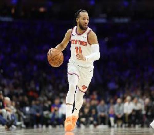 2分險(xiǎn)勝火箭！布倫森：我們必須繼續(xù)保持專注不能好高騖遠(yuǎn)