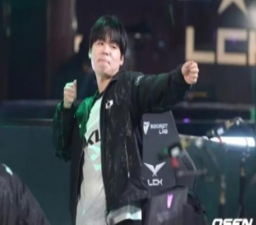 Smash：要戰(zhàn)勝?gòu)?qiáng)隊(duì)，五人必須在各自位置上不犯錯(cuò)打得好才行