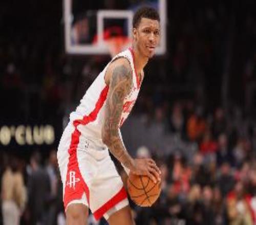 關(guān)鍵三分沒能進(jìn)！小賈巴里13中8得21分4板1助1斷1帽三分8中4