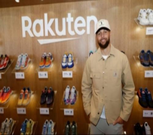 庫里出席贊助商樂天的活動！在與UA分道揚鑣后罕見與UA球鞋同框