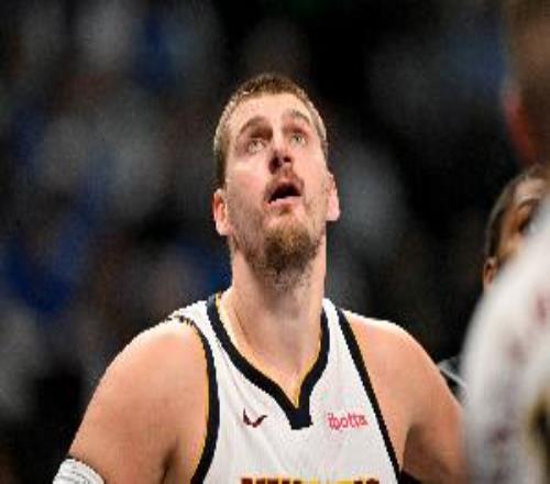 沒手感但真全能！約基奇打滿首節(jié)9中2拿到7分8板8助2斷