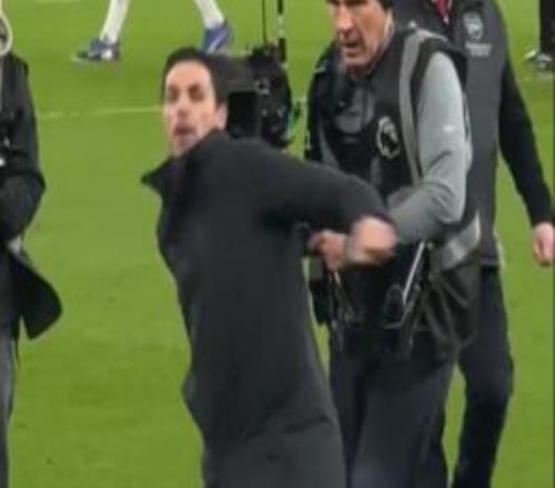 關(guān)鍵3分！阿爾特塔揮拳怒吼球迷視角沉浸式感受阿森納慶祝