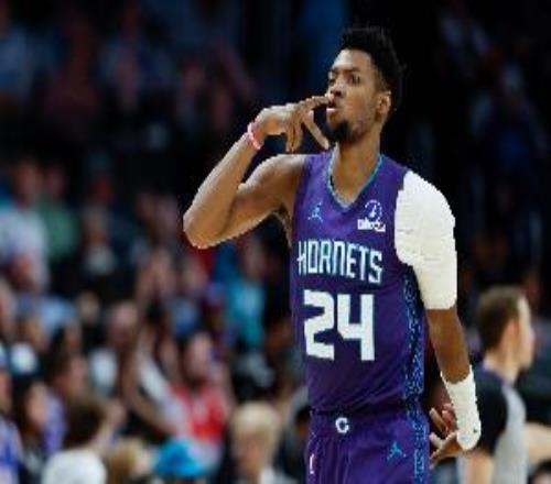 穩(wěn)定輸出！米勒14中8&5記三分拿下22分4板3助1斷首節(jié)獨得12分