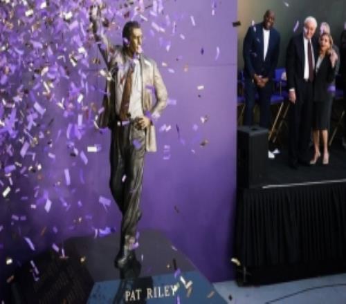 湖人官方致敬萊利：Showtime時(shí)期傳奇史上最偉大的教練之一！