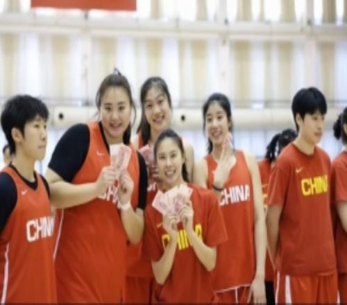 中國女籃球員劉禹彤曬近況視頻：蕉頭爛額的快樂碎片