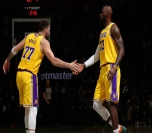 解說：東契奇&湖人今天防守已經(jīng)不錯(cuò)艾頓回歸軟糯詹姆斯里程悲