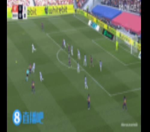 為德容送出助攻前，坎塞洛在相似位置的挑傳擊中門柱彈出