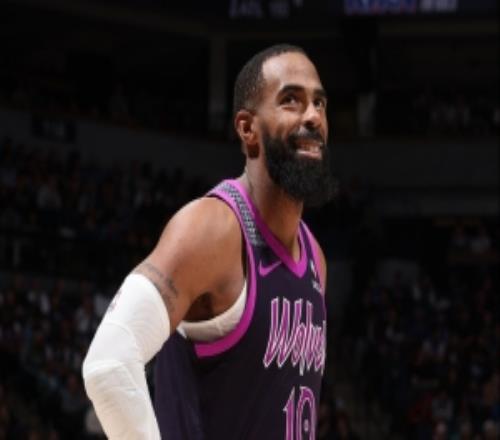 芬奇：康利防守端很拼能頂住人或許該讓他多打會(huì)