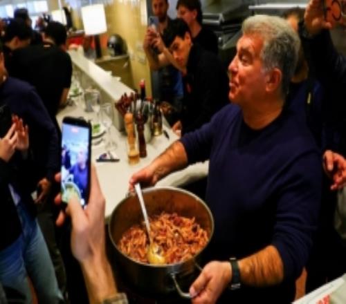 阿斯：為巴薩主席選舉造勢，拉波爾塔為其支持者烹制通心粉