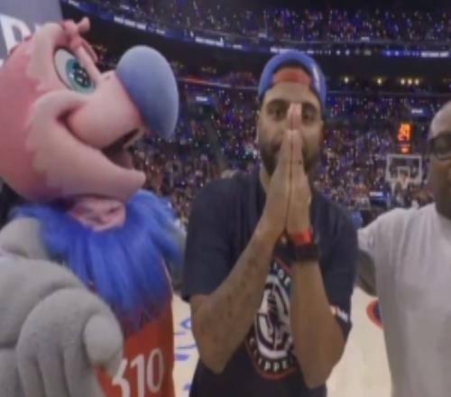 今天好日子快船球迷投進(jìn)中圈三分&喜提1萬美金呼應(yīng)太陽球迷