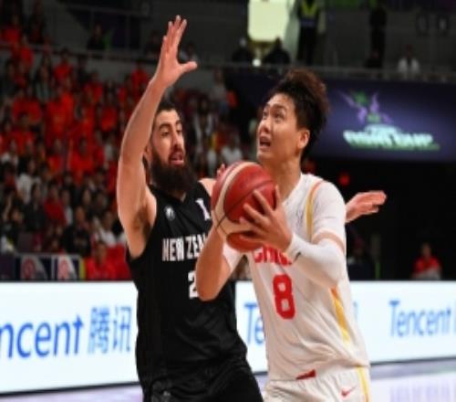 解說：男籃投射能力加強(qiáng)了趙睿趙繼偉也加強(qiáng)了后衛(wèi)擋拆發(fā)起能力