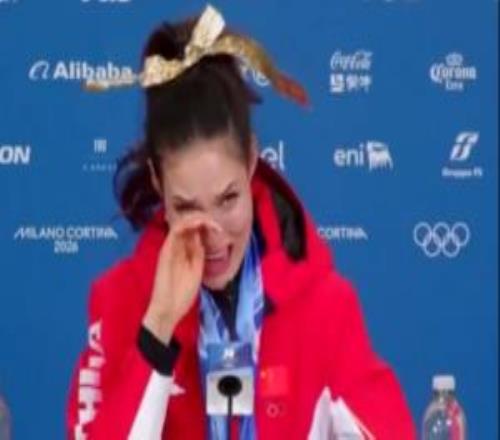 谷愛凌淚灑發(fā)布會(huì)現(xiàn)場(chǎng)：遲到因得知外婆去世，她是我人生重要部分