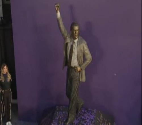 油頭神采紫金永存！湖人傳奇主帥帕特萊利雕像正式揭幕！