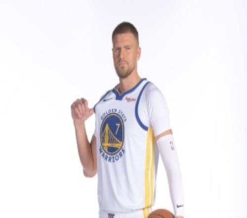 換一種缺席方式！4點(diǎn)半對(duì)陣掘金波爾津吉斯生病出戰(zhàn)成疑