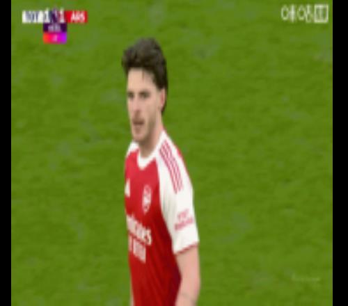 后場玩火！賴斯上半場高舉雙手鼓勵隊友，但帶球被斷導致熱刺扳平