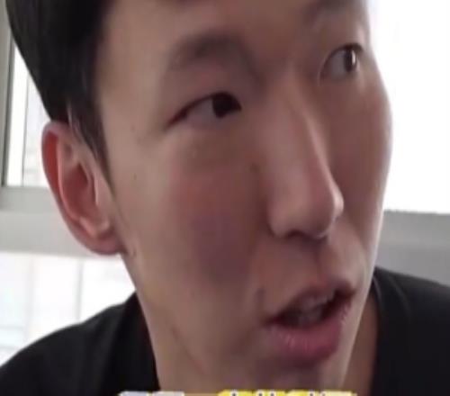 周琦：眼傷的恢復(fù)還可以現(xiàn)在球隊(duì)的狀況不是特別好