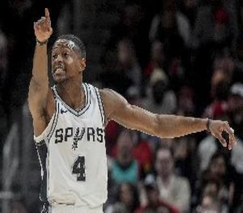 就是沒手感！?？怂?7投僅4中拿到10分但有7板7助2斷