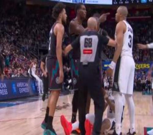 卡斯?fàn)栒剾_突：那一刻激發(fā)了我們?nèi)牭亩分疚覀儾粫腥魏瓮丝s