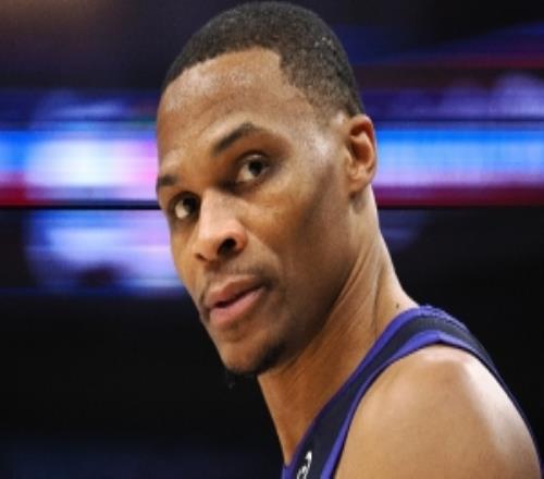 解說：最后時(shí)刻換上威少和德羅贊克里斯蒂今天是真的想贏了