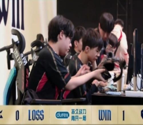 無(wú)教練先贏一局TES：主教練因行程原因缺席bobo和leo上臺(tái)BP