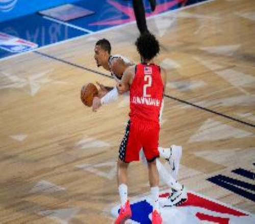 已改頭換面！兩個賽季前馬刺18連敗&活塞28連敗如今聯(lián)盟前三