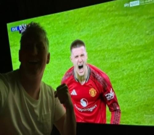 鐵桿魔迷！施魏因斯泰格曬握拳自拍慶祝舍什科進(jìn)球：Yes