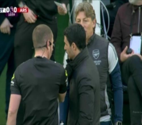 阿森納vs熱刺比賽曾中斷！郵報：裁判通訊設(shè)備的頻率遭到干擾