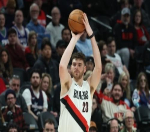 克林根最近兩個月場均13.4分12.3板2.3助1.4帽三分命中率38.4%