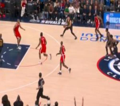 有心魔東契奇絕殺三分拒投錯失良機(jī)上個月也出現(xiàn)過類似一球