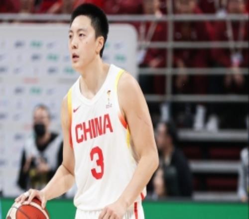 媒體人：胡明軒沒進入大名單中國男籃這次完全按競技狀態(tài)來遴選