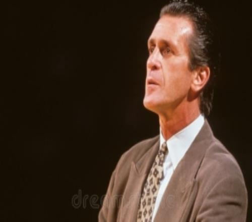 賈巴爾：87年奪冠游行時萊利向球迷承諾來年衛(wèi)冕這增加了壓力