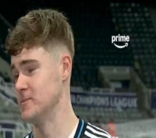 阿萊士墨菲：我爸媽想來看比賽但沒航班，理發(fā)師在現(xiàn)場支持我