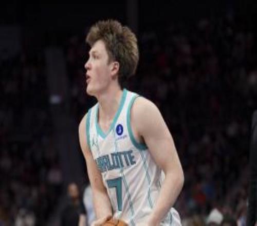 克尼佩爾新秀賽季三分命中數(shù)破200歷史第二人&第一是基根穆雷