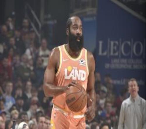 助隊賽季首勝尼克斯哈登32分鐘18中8&0罰輕砍20分4助&正負值+10