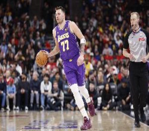 東契奇：確實(shí)因手感不佳而有點(diǎn)猶豫但我覺得時間夠&或能嘗試突破