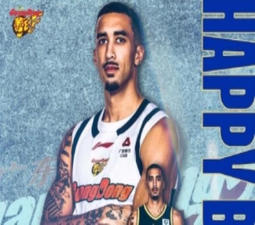 真摯的祝福！祝廣東男籃外援奎因29歲生日快樂(lè)！